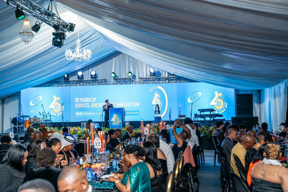 Flower Arrangements & Decor